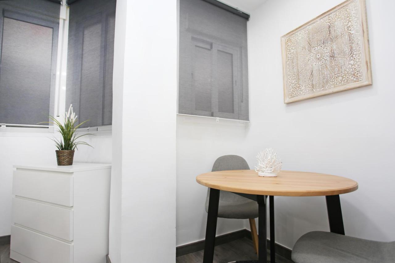 Апартаменти Apartamento En Calle Mendoza - Zona Huelin & 300 Mts De La Playa Малага Екстер'єр фото